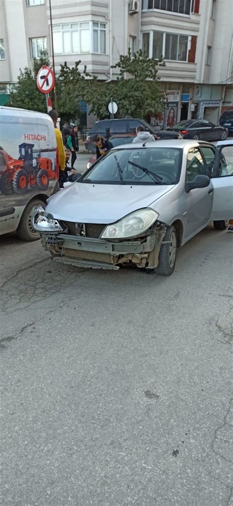 E­d­i­r­n­e­­d­e­ ­o­t­o­m­o­b­i­l­ ­i­l­e­ ­m­o­t­o­s­i­k­l­e­t­ ­ç­a­r­p­t­ı­ş­t­ı­:­ ­2­ ­y­a­r­a­l­ı­